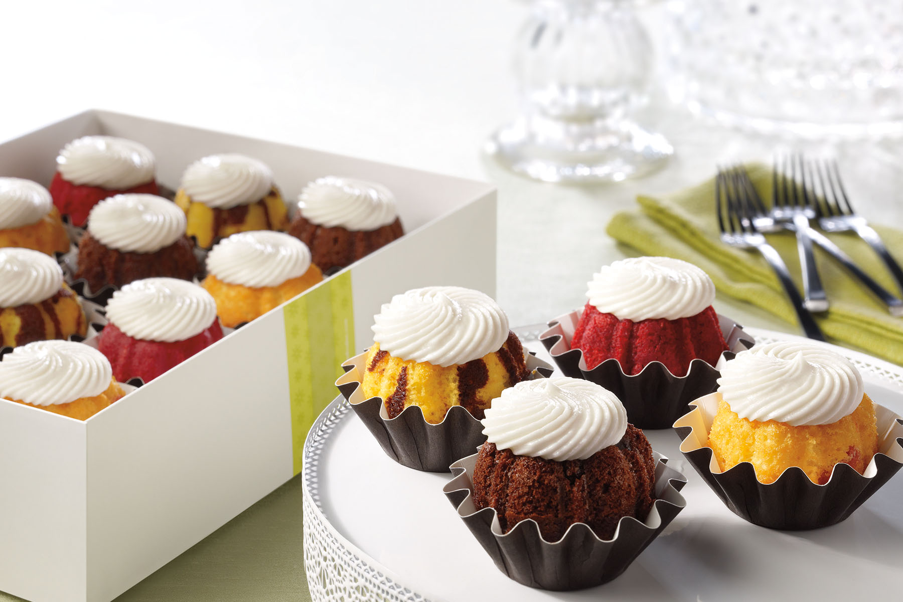 nothing bundt 0000 BundtiniBoxHorizontal CMYK for Nothing Bundt Cakes Now Open in Lincoln Park