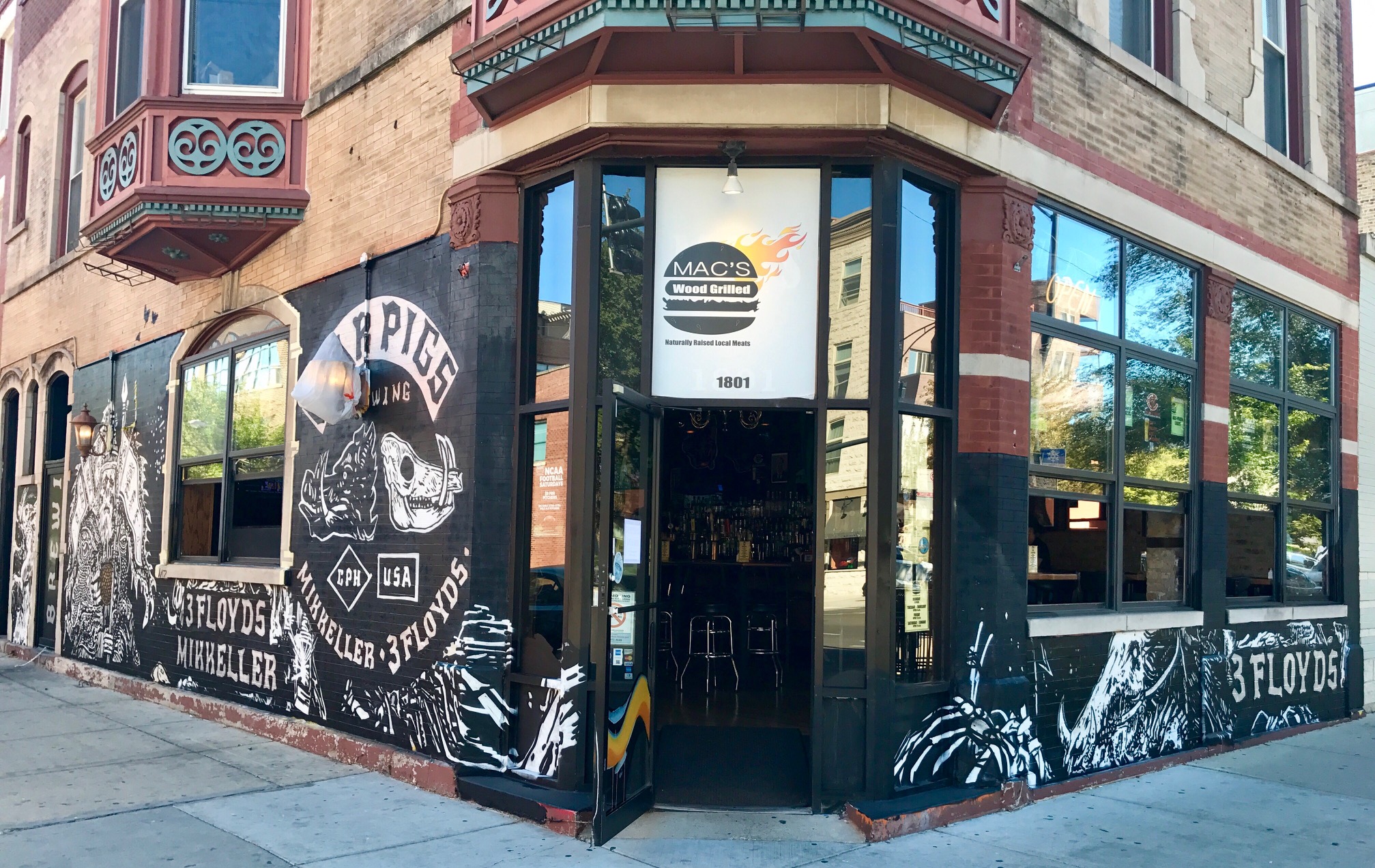 Warpigs Low for College Hoops Madness at Mac’s Wood Grilled